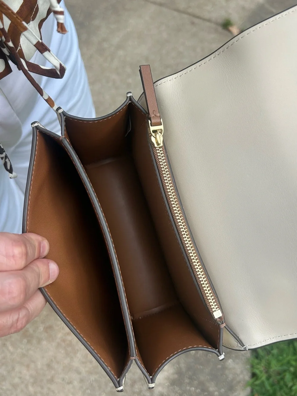 Tory Burch New Cream Eleanor Small Shoulder Bag/Crossbody Bag with Gold Logo